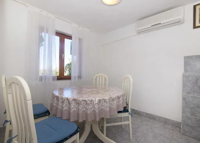 Jaksa Apartmán *